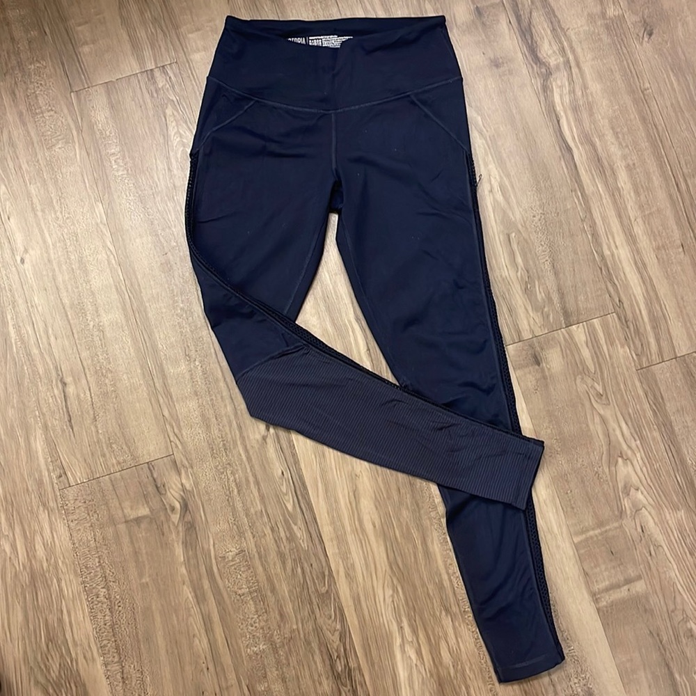 Victoria’s Secret sport legging